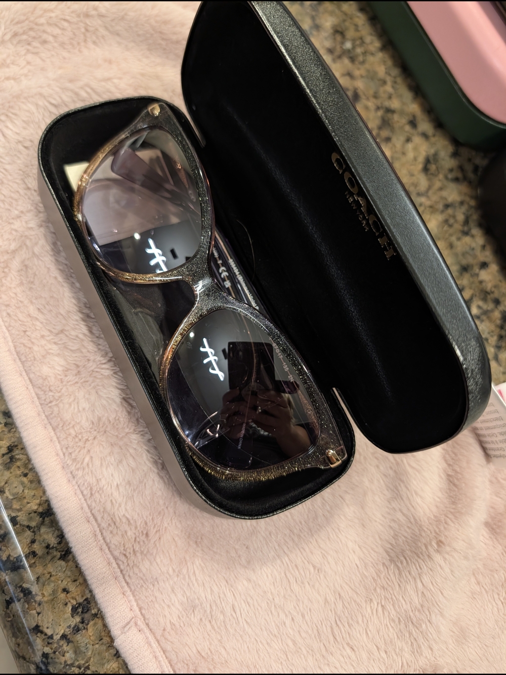 Stylish Pink Gradient Cat-Eye Sunglasses - Picture 3 of 3